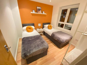 Large 5-Bed city centre townhouse with secure parking